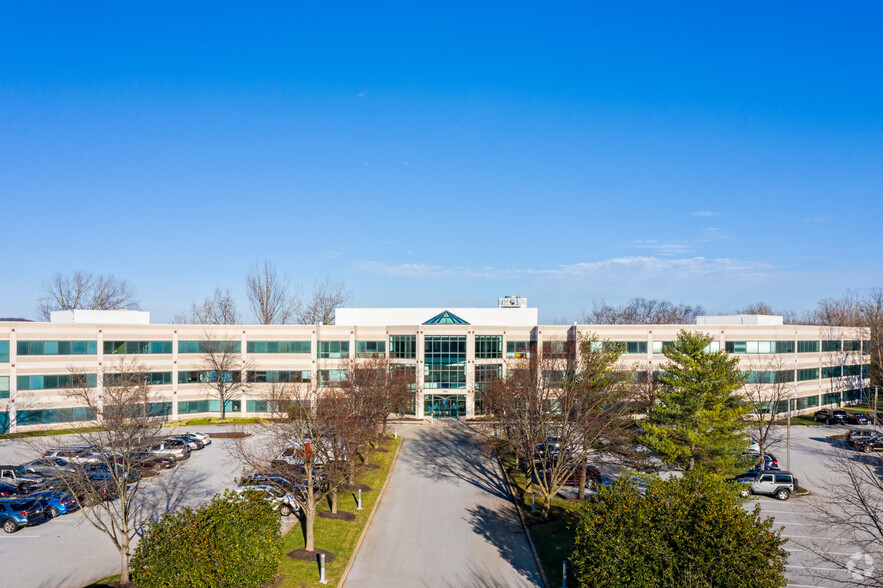 1055 Westlakes Dr, Berwyn, PA en alquiler - Foto del edificio - Imagen 2 de 6