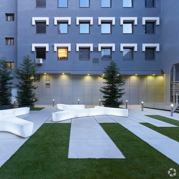 Oficina en Madrid, Madrid en alquiler - Foto del edificio - Imagen 3 de 9
