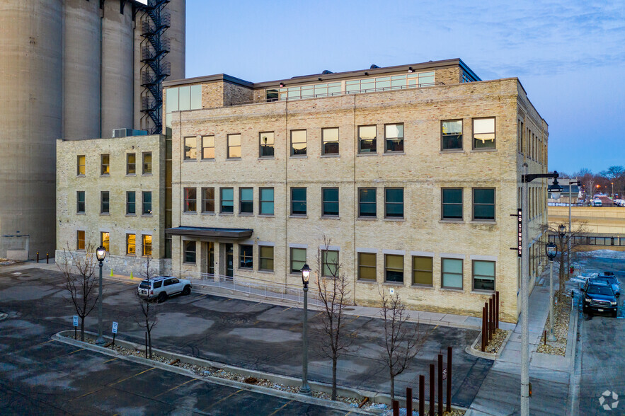 1037 W McKinley Ave, Milwaukee, WI en alquiler - Foto del edificio - Imagen 1 de 10