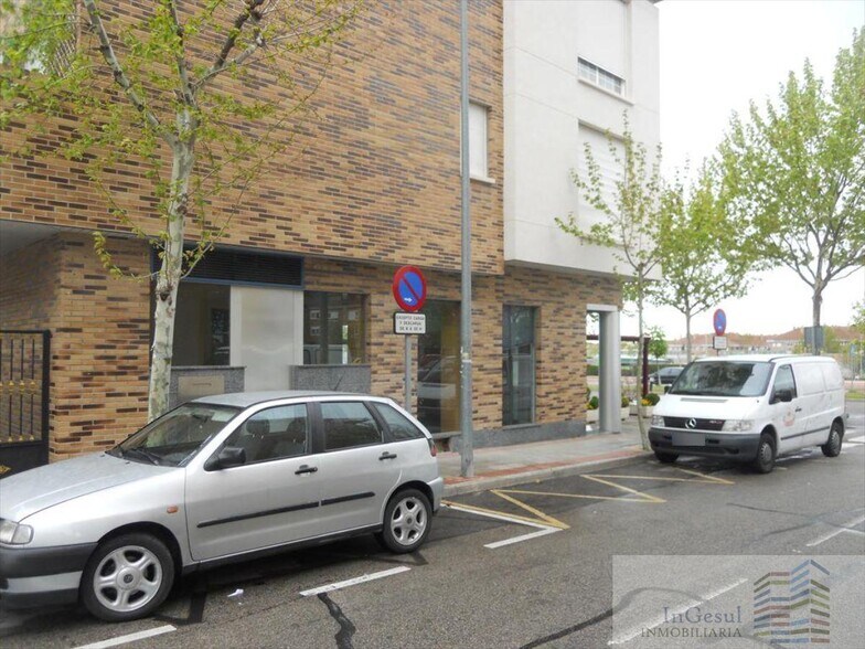 Edificio residencial en Villanueva del Pardillo, Madrid en venta - Foto del edificio - Imagen 3 de 4