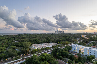 2000 S Dixie Hwy, Miami, FL - VISTA AÉREA  vista de mapa - Image1