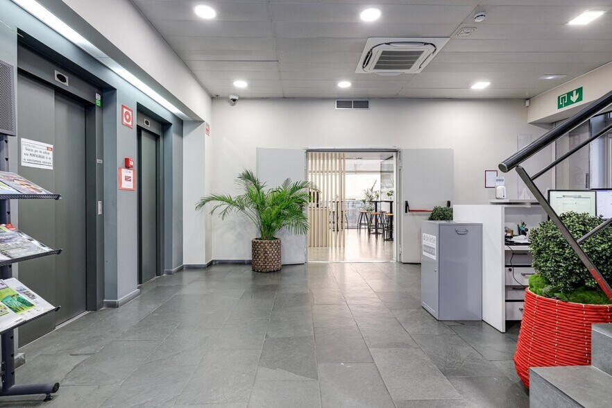 Oficina en Barcelona, Barcelona en alquiler - Vestíbulo - Imagen 3 de 5
