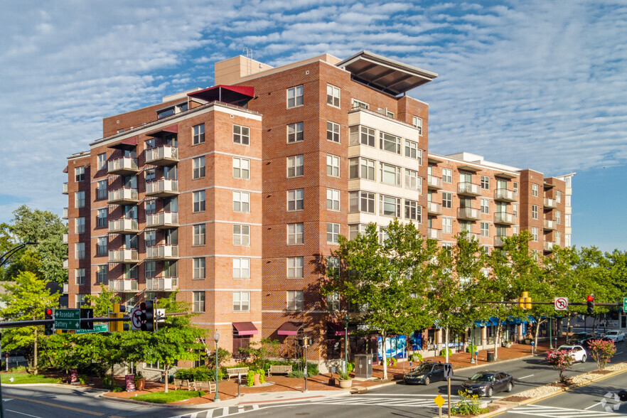 8211-8305 Wisconsin Ave, Bethesda, MD en alquiler - Foto del edificio - Imagen 1 de 2