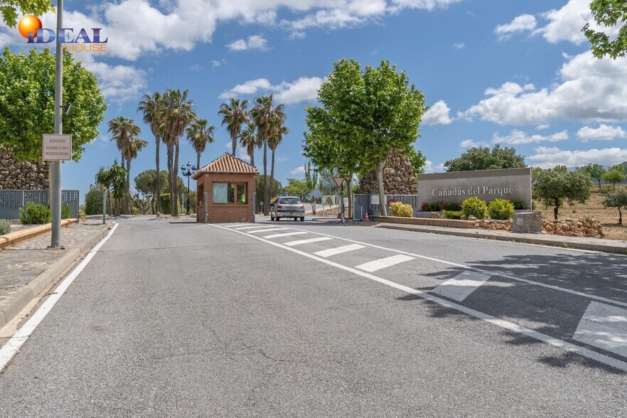 Calle Veleta, Dílar, Granada en venta - Foto del edificio - Imagen 2 de 28