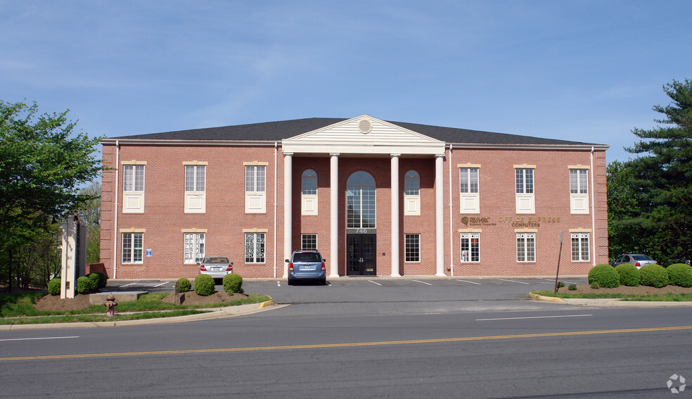 746 Walker Rd, Great Falls, VA en venta - Foto del edificio - Imagen 3 de 7