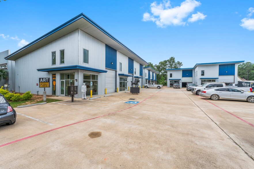 32411 Tamina Rd, Magnolia, TX en venta - Foto del edificio - Imagen 3 de 115