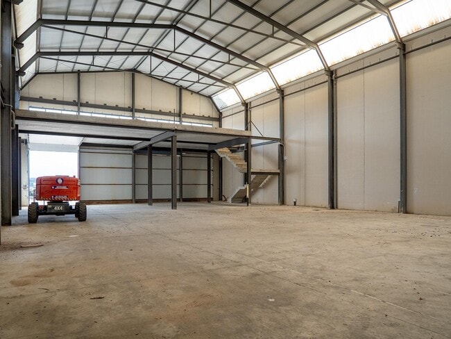 Más detalles de Plaza Media Legua, 1, Murcia - Nave en alquiler