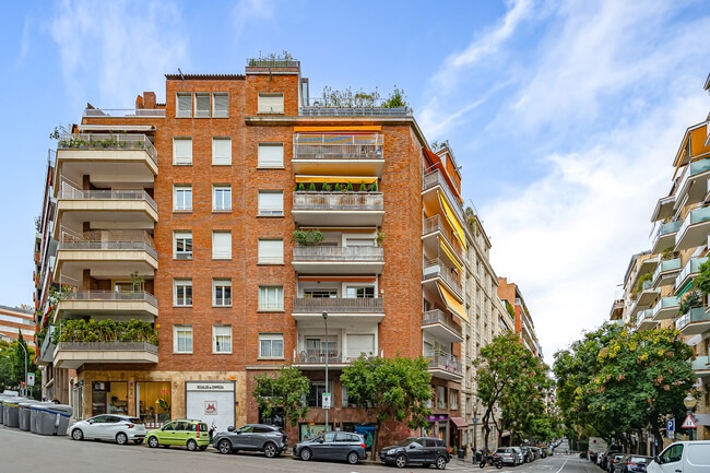 Más detalles de Carrer de Ferran Agulló, 24, Barcelona - Local en alquiler