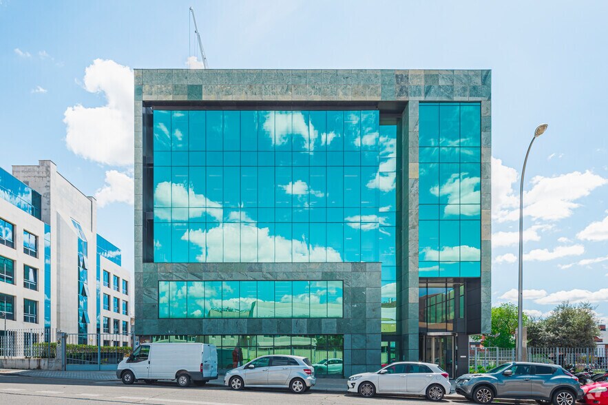 Calle de Juan Ignacio Luca de Tena, 6, Madrid, Madrid en alquiler - Foto del edificio - Imagen 2 de 6