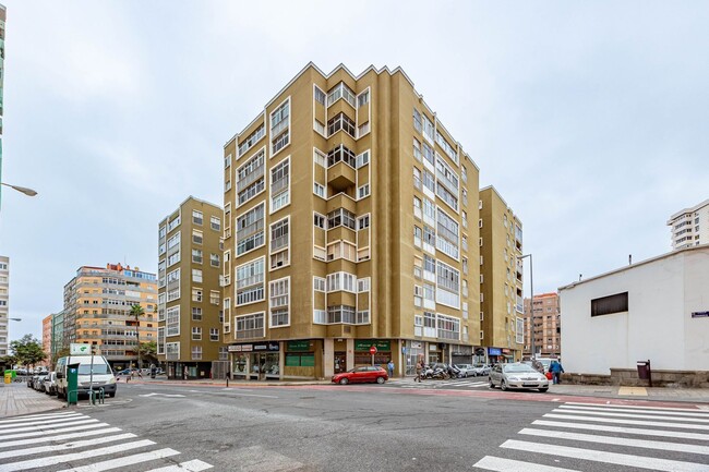 Más detalles de Calle Jesús Ferrer Jimeno, 14, Las Palmas de Gran Canaria - Local en venta