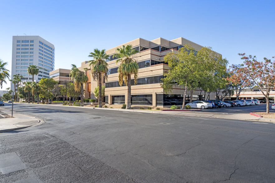 202 E Earll Dr, Phoenix, AZ en venta - Foto del edificio - Imagen 1 de 30