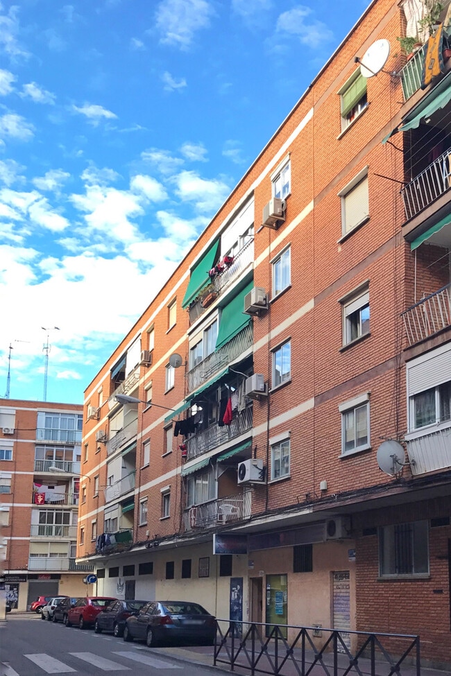 Más detalles de Calle de la Plaza de Toros, 12, Alcalá de Henares - Local en alquiler
