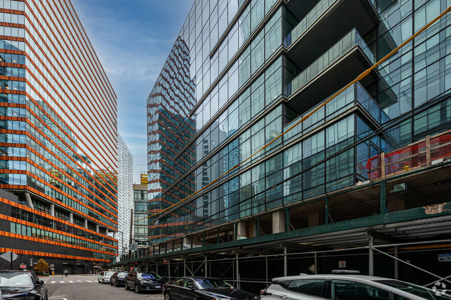 27-20 42nd Rd, Long Island City, NY en alquiler - Foto del edificio - Imagen 3 de 10