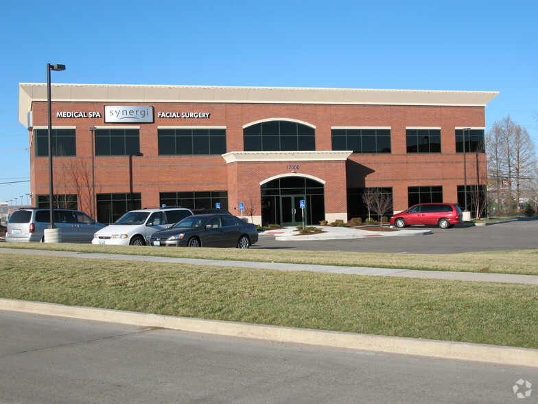 17000 Baxter Rd, Chesterfield, MO en venta - Foto del edificio - Imagen 2 de 5