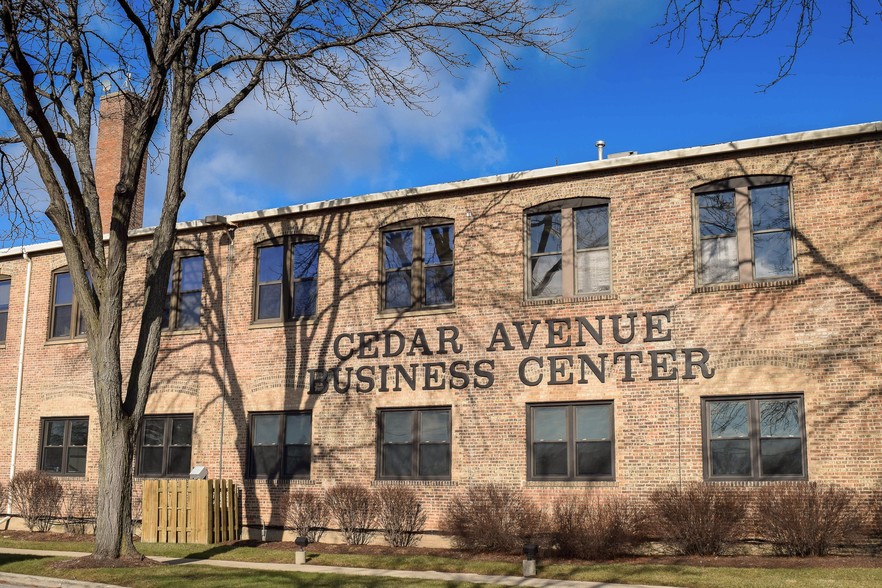 1020 Cedar Ave, St Charles, IL en alquiler - Foto del edificio - Imagen 1 de 11