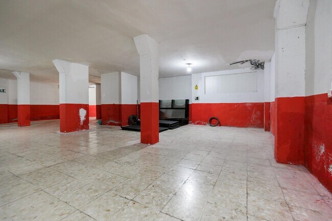 Más detalles de Calle Loma de Dílar, 96, Granada - Local en venta