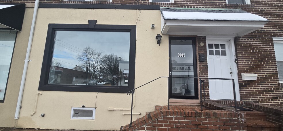 639 Willis Ave, Williston Park, NY en venta - Foto del edificio - Imagen 2 de 27