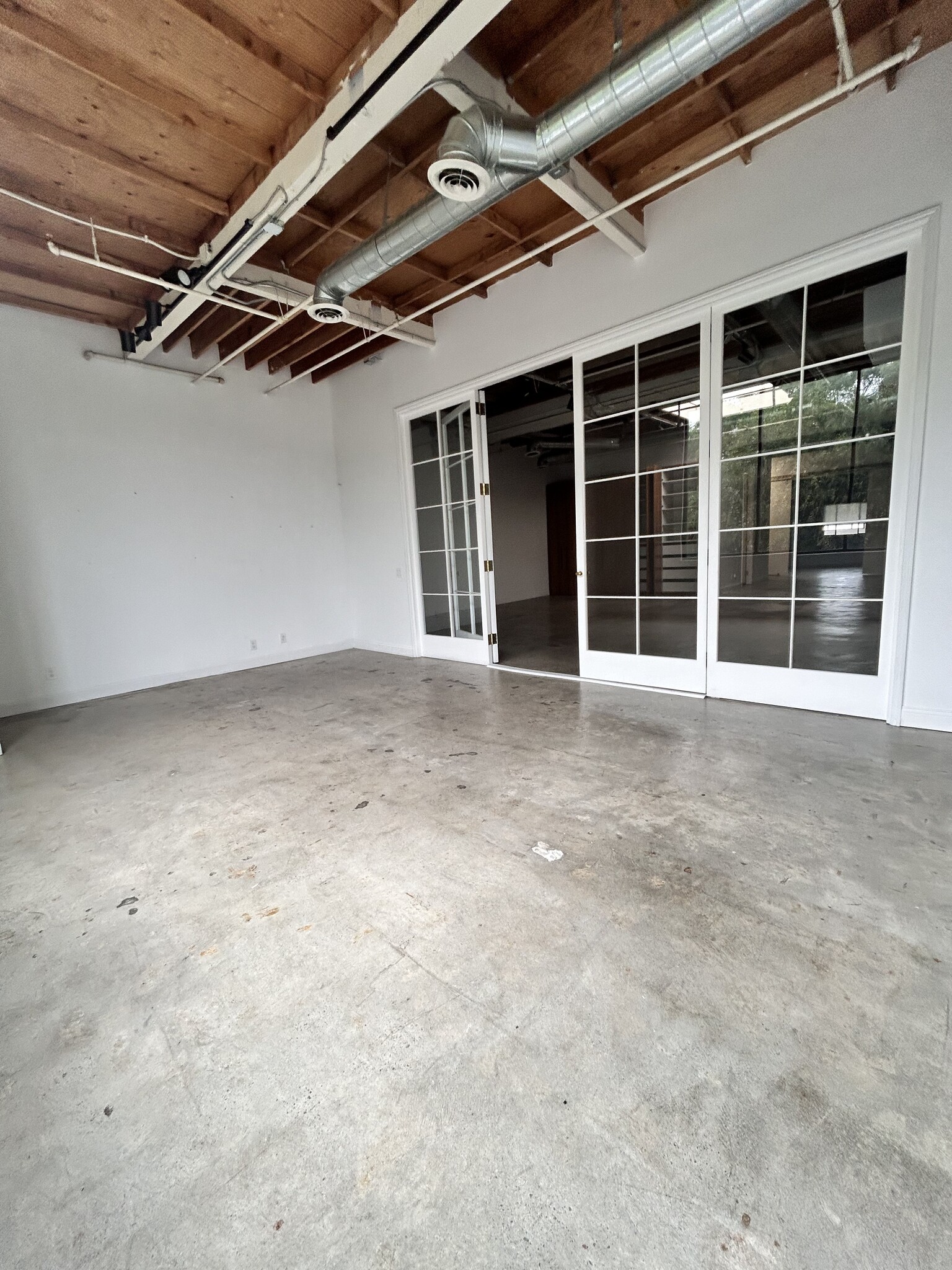 8714 Santa Monica Blvd, West Hollywood, CA en alquiler Foto del interior- Imagen 1 de 15