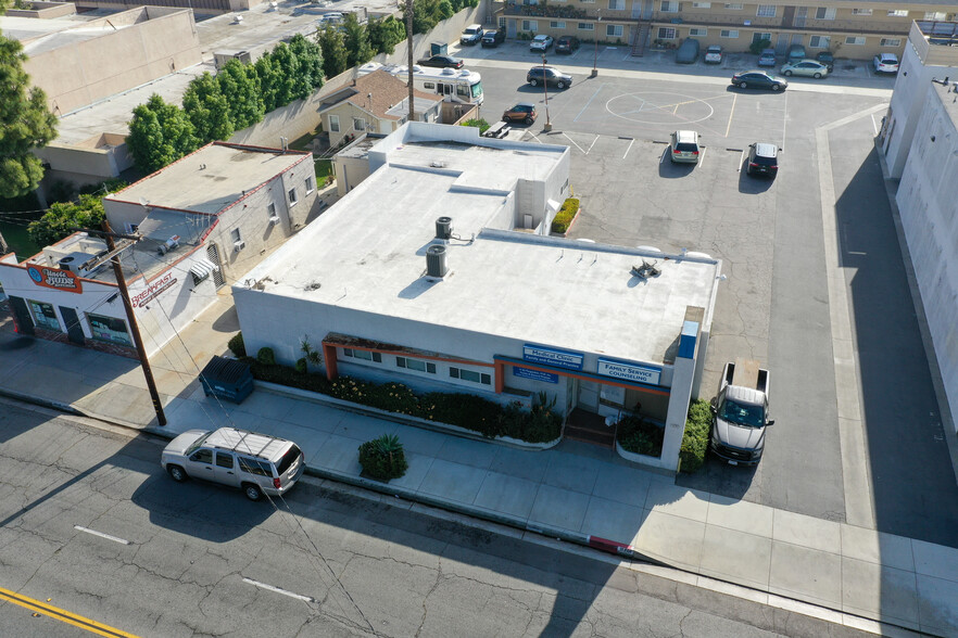 16704 Clark Ave, Bellflower, CA en alquiler - Foto del edificio - Imagen 1 de 4