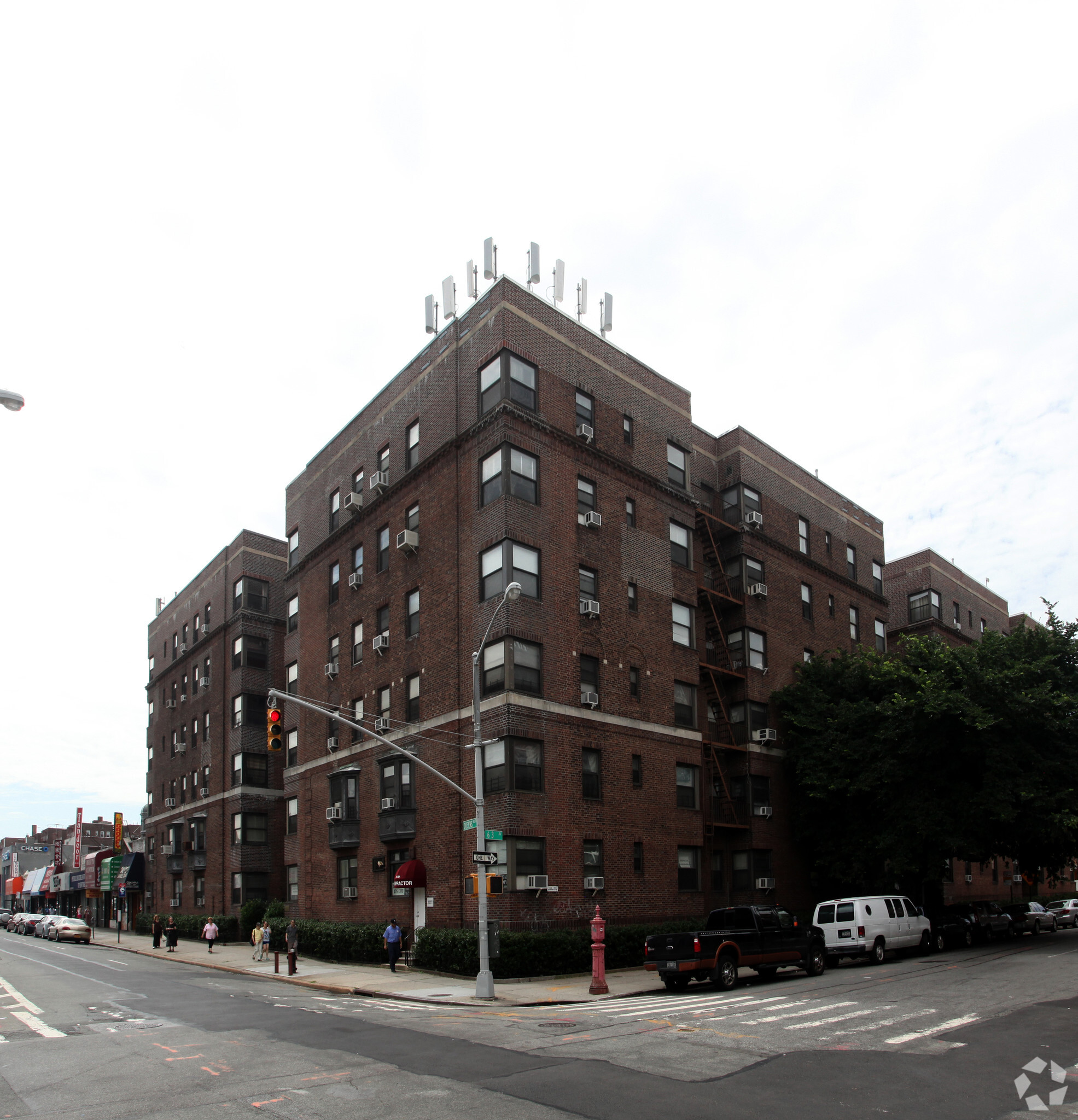 95-08 Queens Blvd, Rego Park, NY en alquiler Foto principal- Imagen 1 de 3