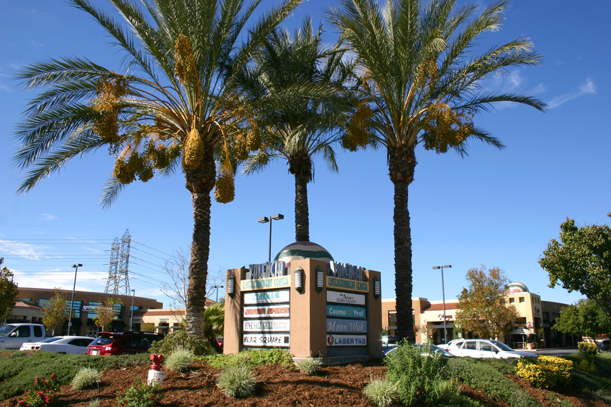 Cinema & Bouquet, Santa Clarita, CA en alquiler - Foto del edificio - Imagen 2 de 8