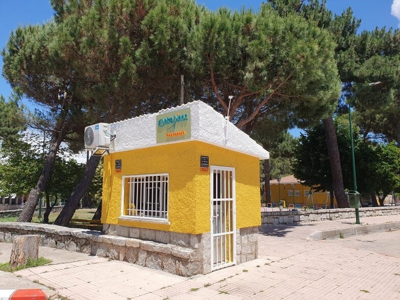 Calle de Coruña, 919, Cadalso de los Vidrios, Madrid en venta - Foto del edificio - Imagen 3 de 22