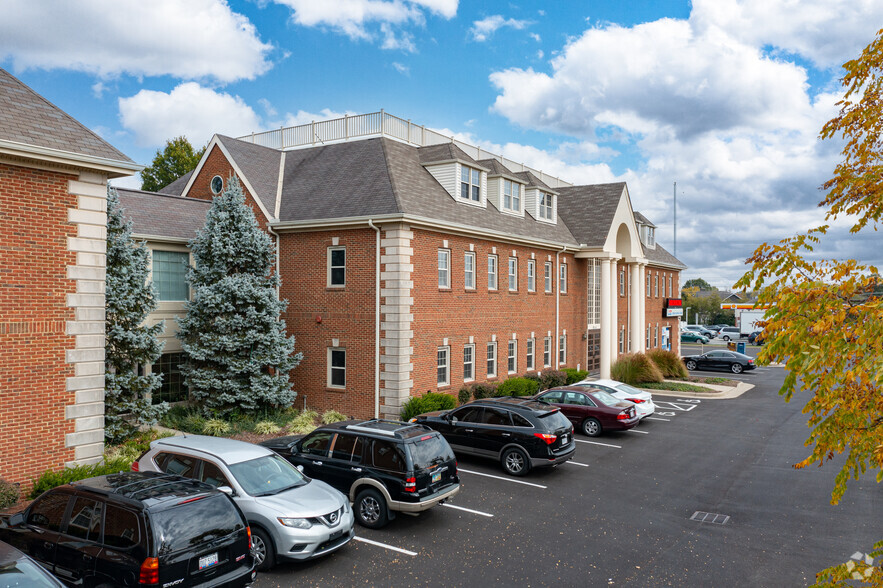 8534 E Kemper Rd, Cincinnati, OH en alquiler - Foto del edificio - Imagen 2 de 4