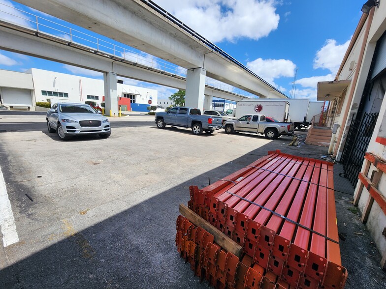 690 W 20th St, Hialeah, FL en alquiler - Foto del edificio - Imagen 2 de 10