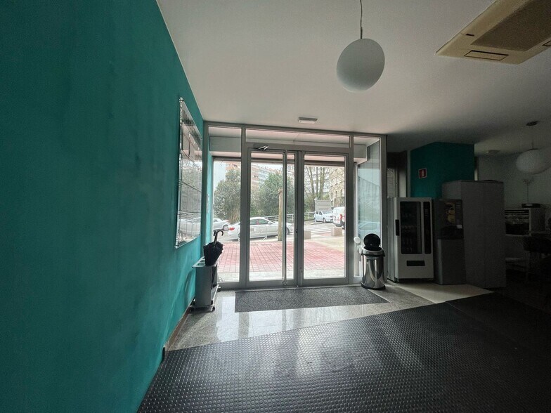 Local en Vigo en alquiler - Vestíbulo - Imagen 2 de 23