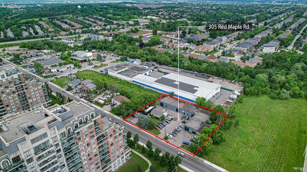 305 Red Maple Rd, Richmond Hill, ON en venta - Foto del edificio - Imagen 2 de 17