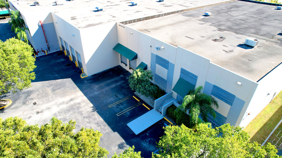 2980 NW 108th Ave, Miami, FL en alquiler - Foto del edificio - Imagen 3 de 6