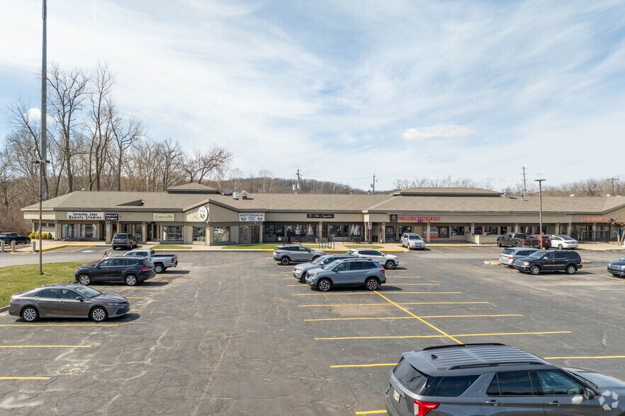 1562 Akron Peninsula Rd, Akron, OH en venta - Foto del edificio - Imagen 2 de 20