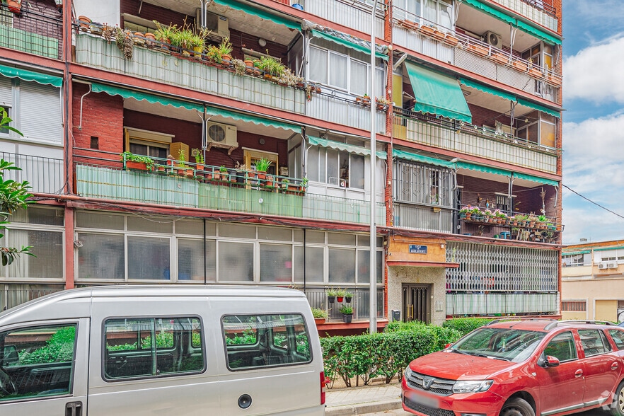 Calle de Aguilafuente, 9, Madrid, Madrid en venta - Foto del edificio - Imagen 2 de 2