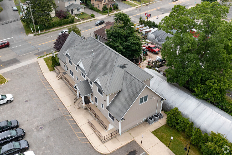 170 Little East Neck Rd, West Babylon, NY en venta - Foto del edificio - Imagen 3 de 6