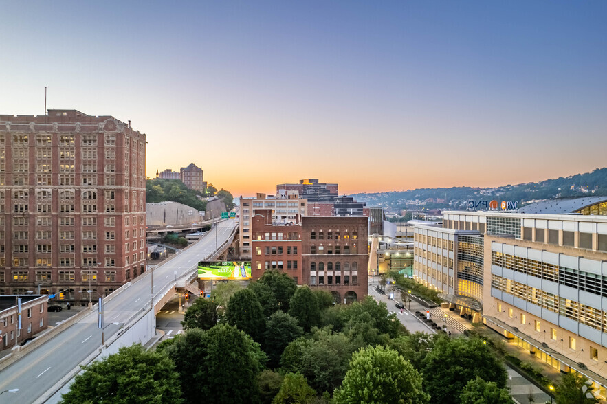 100 Ross St, Pittsburgh, PA en alquiler - Foto del edificio - Imagen 3 de 8