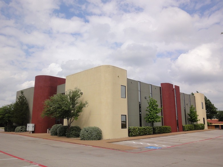 2921 Brown Trl, Bedford, TX en alquiler - Foto del edificio - Imagen 2 de 13