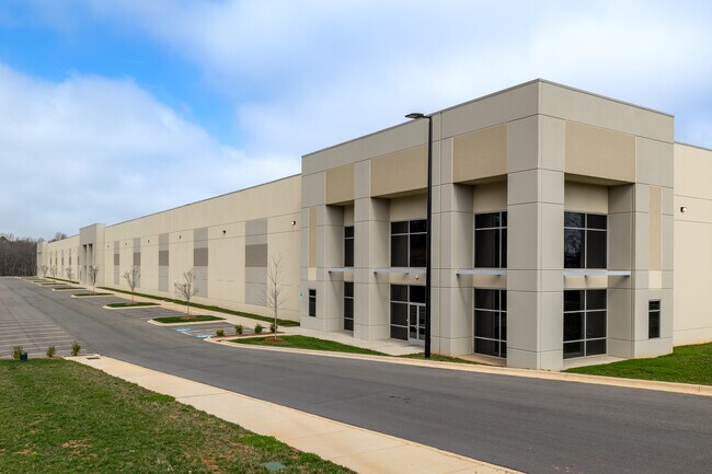 Más detalles de 4100 Meadow Oak Dr, Charlotte, NC - Nave en alquiler