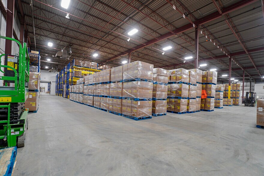 2900 Av André, Dorval, QC en alquiler - Foto del edificio - Imagen 3 de 10