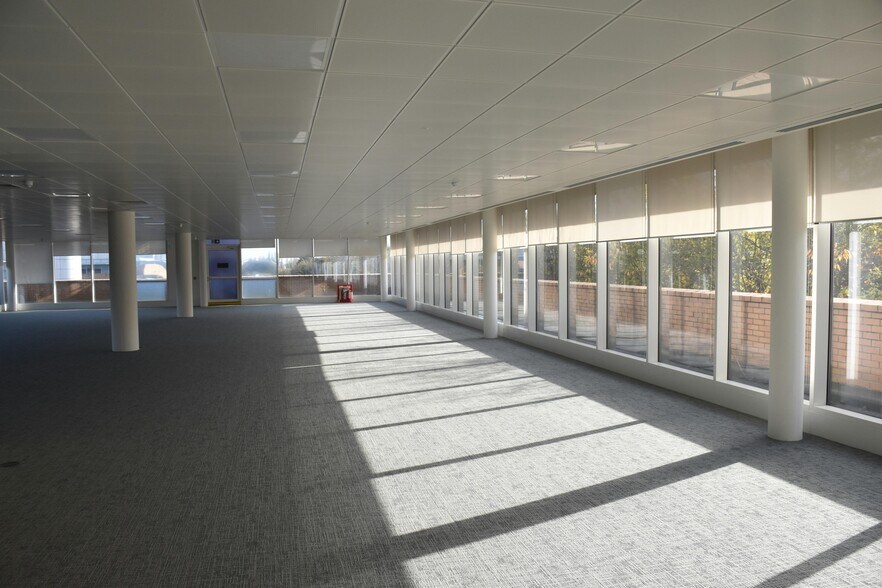 Vanwall Rd, Maidenhead en venta - Foto del edificio - Imagen 3 de 3