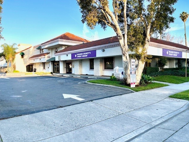 856 N Ross St, Santa Ana, CA en venta - Foto del edificio - Imagen 3 de 25