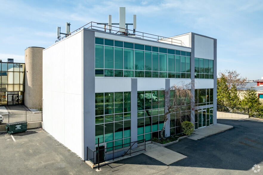 399 W John St, Hicksville, NY en venta - Foto del edificio - Imagen 1 de 8