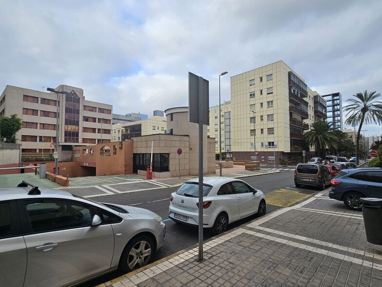 Local en Las Palmas de Gran Canaria en venta - Foto del edificio - Imagen 1 de 21