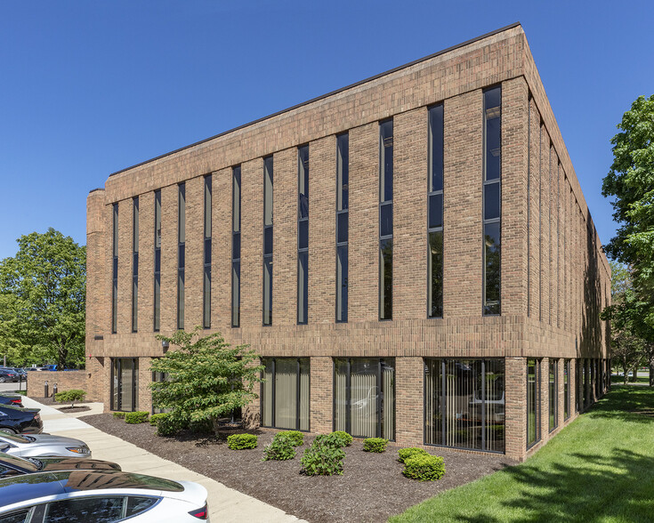 825 Victors Way, Ann Arbor, MI en alquiler - Foto del edificio - Imagen 3 de 9