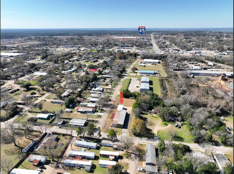 401 Industrial Park Ln, Willis, TX en venta - Vista aérea - Imagen 1 de 26