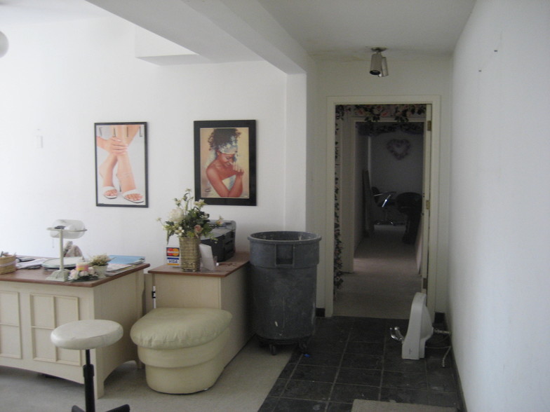 221-225 N Robertson Blvd, Beverly Hills, CA en alquiler - Foto del interior - Imagen 2 de 5