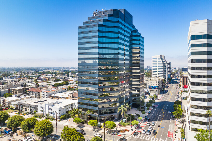 12100 Wilshire Blvd, Los Angeles, CA en alquiler - Foto del edificio - Imagen 1 de 16