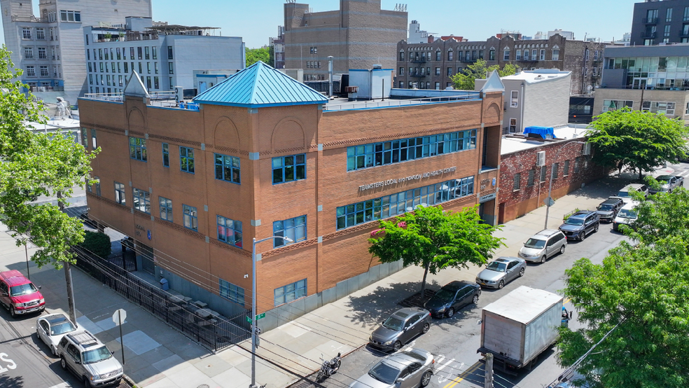 2409 38th Ave, Long Island City, NY en alquiler - Foto del edificio - Imagen 1 de 6