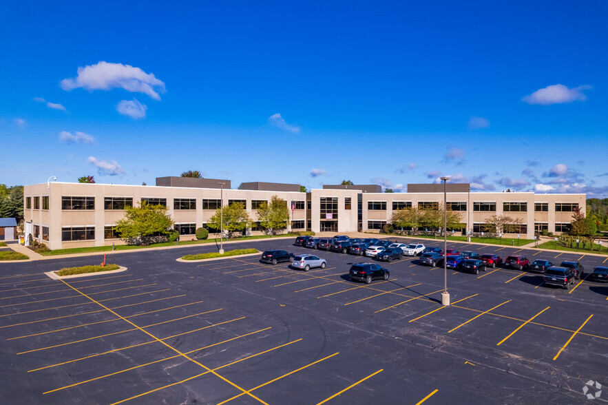 5000 S Towne Dr, New Berlin, WI en alquiler - Foto del edificio - Imagen 2 de 31