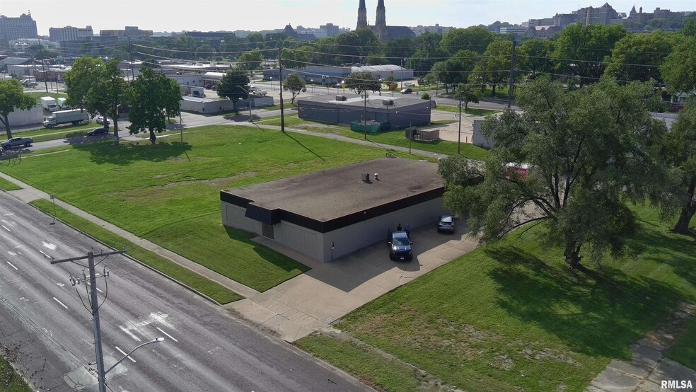 817 NE Adams St, Peoria, IL en venta - Foto del edificio - Imagen 3 de 24