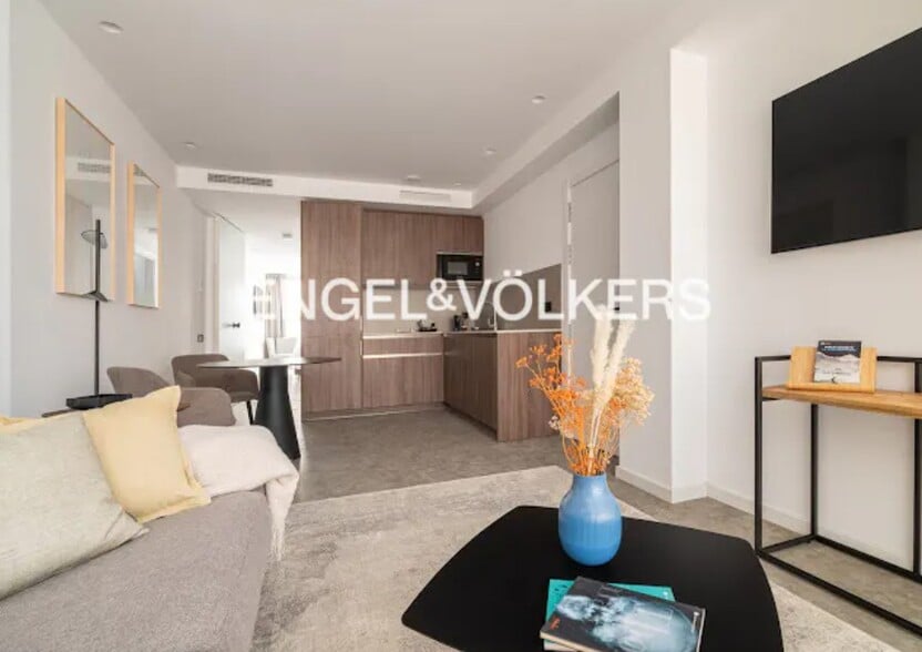 Edificio residencial en Barcelona, Barcelona en venta - Foto del edificio - Imagen 2 de 5